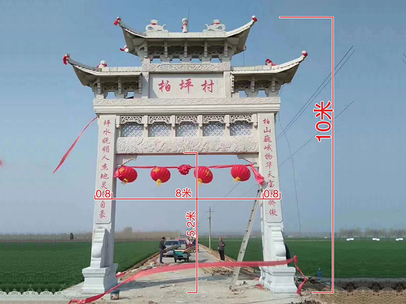 農(nóng)村村口一門三樓石牌坊